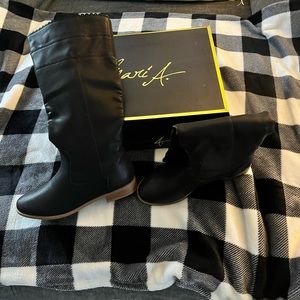 New in box - Mari A. Women’s black boots size 7